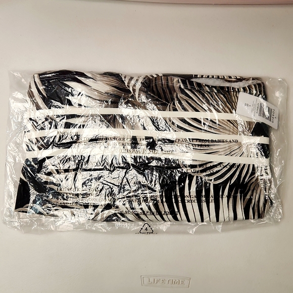 ❤️NWT VINTAGE TORRID CAMI - TROPICAL PALMS - ADJUSTABLE STRAP - SUPER SOFT TANK - Picture 4 of 16